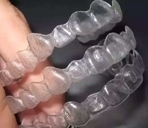 隱形矯正牙套
