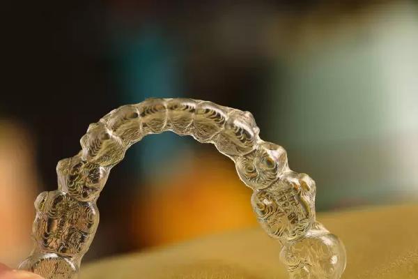 隱適美PK時代天使，都是隱形的，到底哪個(ge) 好？