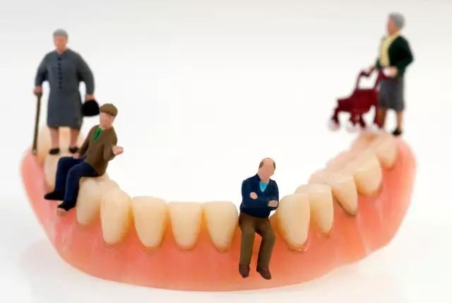 種牙一般多少錢一顆