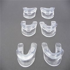 孩子地包天帶活動牙套