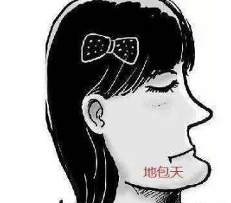 嬰兒(er) 的牙有點地包天