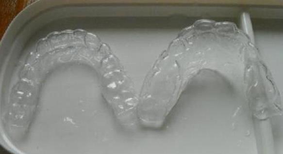 透明保持器