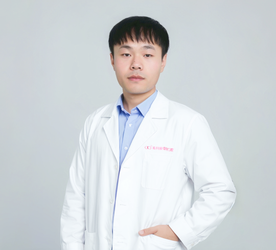 愛康健牙醫方宇博